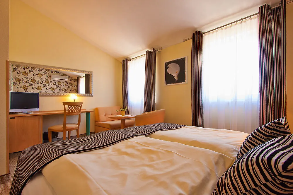 Hotel Scaletta Póla 3*,  Horvátország