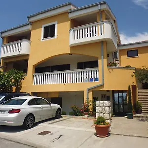 https://apartments-jadranka-povile.primorje-gorskikotar.com