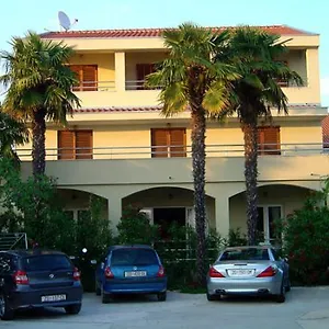 https://apartments-ana.hotelinzadar.com